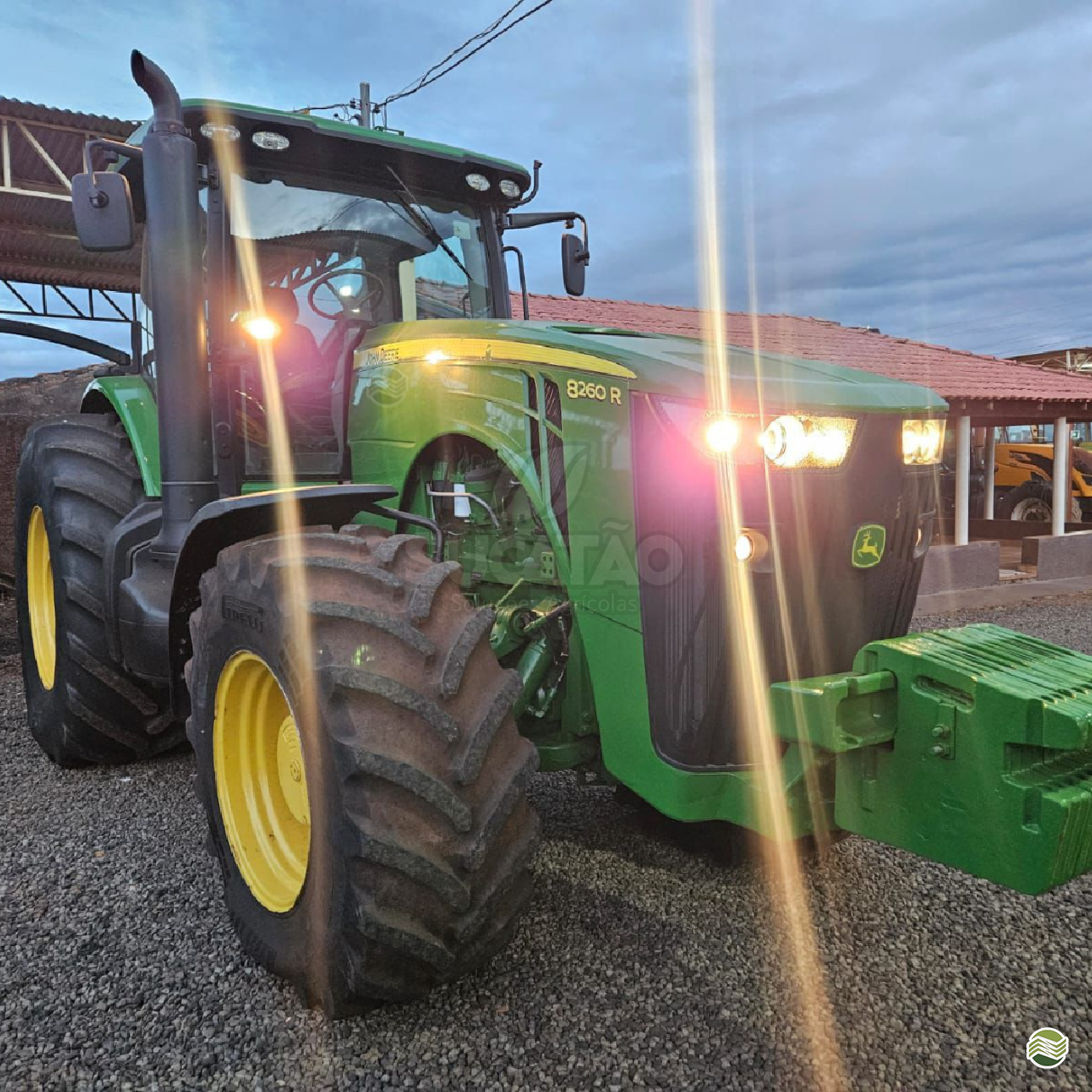 TRATOR JOHN DEERE JOHN DEERE 8260R Tração 4x4 Sucatão Tratores e Peças IBIPORA PARANÁ PR